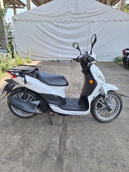 Vand Scuter SYM 125 cc, benzina 2023, 14.800 km, frane disc, ABS, priza 12V